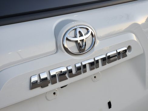 Used 2016 Toyota 4Runner SR5 image 12