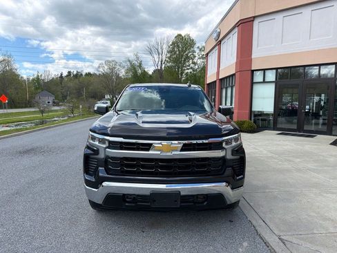 Used 2023 Chevrolet Silverado 1500 LT AWD/4WD image 2
