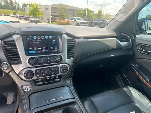 Used 2019 Chevrolet Suburban Premier RWD image 20