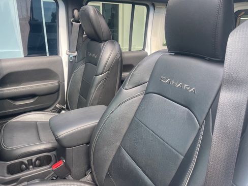 Used 2023 Jeep Wrangler Unlimited Sahara AWD/4WD image 19