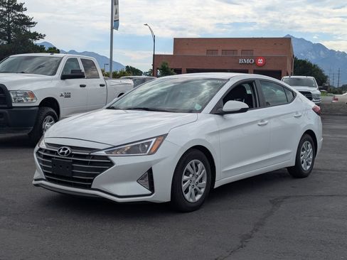 Used 2019 Hyundai Elantra SE w/ Cargo Package FWD image 8
