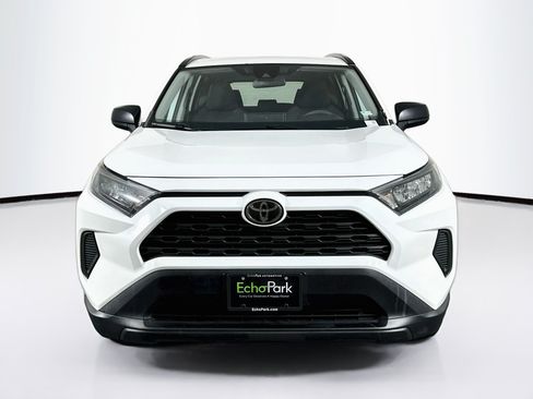 Used 2021 Toyota RAV4 LE AWD/4WD image 2