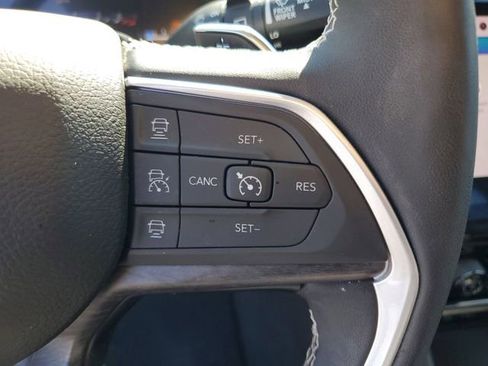 Used 2023 Jeep Grand Cherokee L Limited w/ Luxury Tech Group II image 12