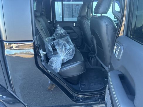 Used 2022 Jeep Gladiator Overland w/ Popular Equipment Package image 20