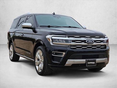 Used 2022 Ford Expedition Platinum image 3