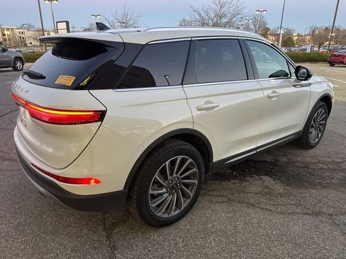 Used 2023 Lincoln Corsair Reserve image 10