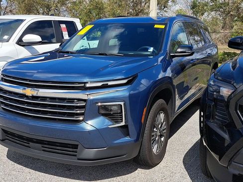 Used 2026 Chevrolet Traverse LT image 2