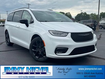 Used 2025 Chrysler Pacifica Limited