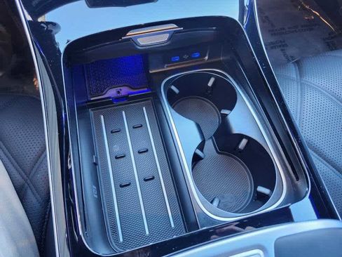 Used 2025 Mercedes-Benz Maybach S 580 4MATIC image 33