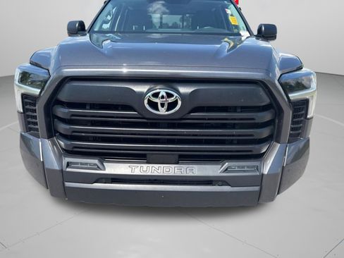 Used 2022 Toyota Tundra SR5 w/ SR5 Convenience Package AWD/4WD image 29