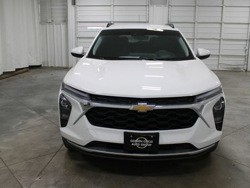 Used 2024 Chevrolet Trax LT image 3