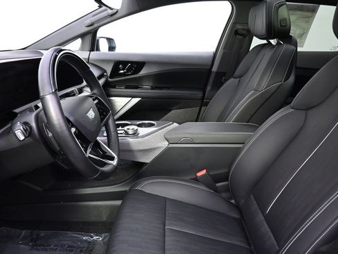 Certified 2025 Cadillac Optiq Luxury 2 w/ LPO, Floor Liner Package AWD/4WD image 13