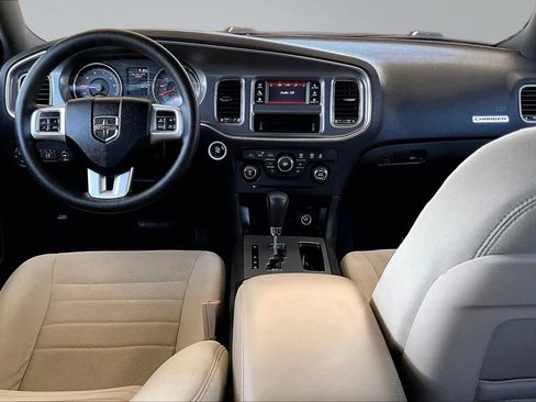 Used 2011 Dodge Charger SE RWD image 7