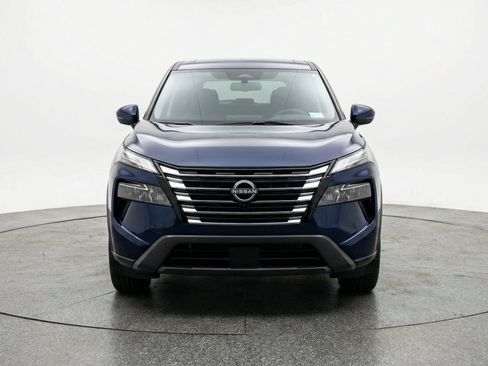 Used 2025 Nissan Rogue SV AWD/4WD image 2