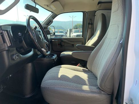 Used 2018 Chevrolet Express 2500 w/ Driver Convenience Package RWD image 8