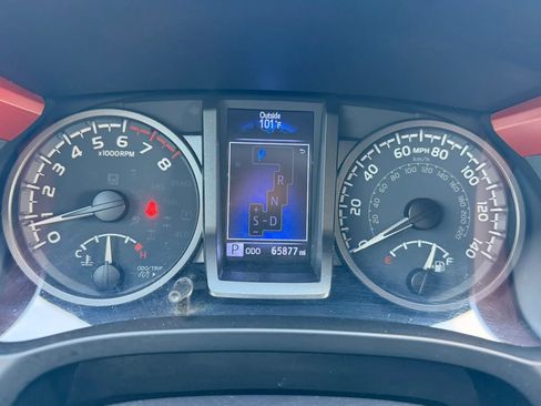 Used 2020 Toyota Tacoma TRD Off-Road AWD/4WD image 33
