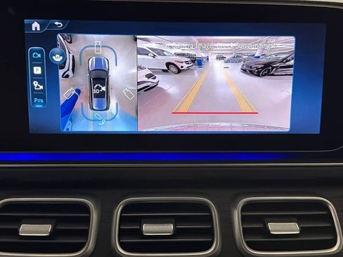 New 2026 Mercedes-Benz GLS 580 4MATIC image 21