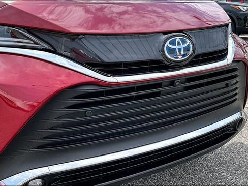 Used 2024 Toyota Venza Limited image 27