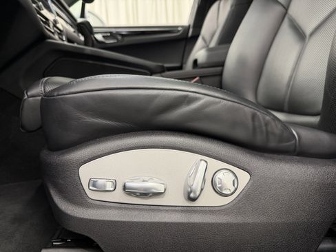 Certified 2025 Porsche Macan image 33