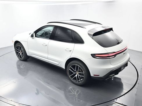 Certified 2023 Porsche Macan AWD/4WD image 31