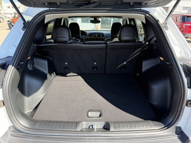 Used 2022 Jeep Cherokee Latitude w/ Trailer Tow Group AWD/4WD image 7