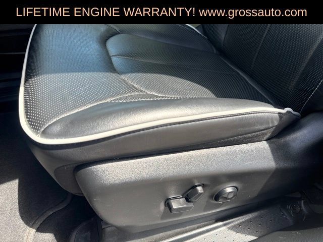 Used 2025 Chrysler Pacifica Limited FWD image 15