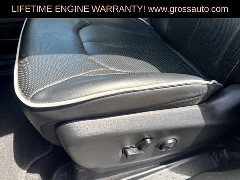 Used 2025 Chrysler Pacifica Limited FWD image 15