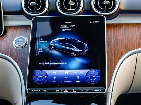 Used 2025 Mercedes-Benz C 300 4MATIC Sedan image 17