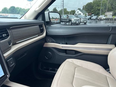 Used 2023 Ford Expedition Limited AWD/4WD image 15