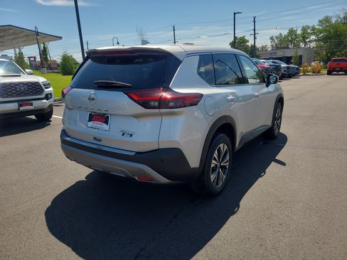 Used 2021 Nissan Rogue SV AWD/4WD image 7