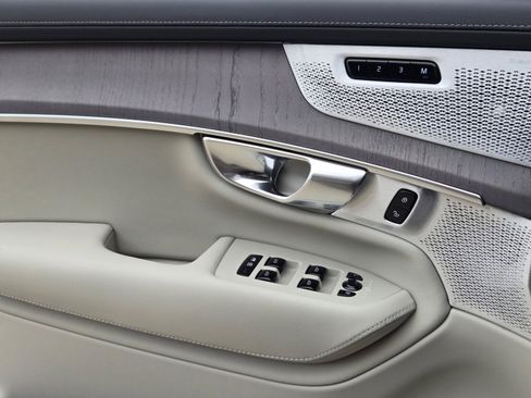 New 2026 Volvo XC90 T8 Ultra w/ Protection Package Premier AWD/4WD image 18