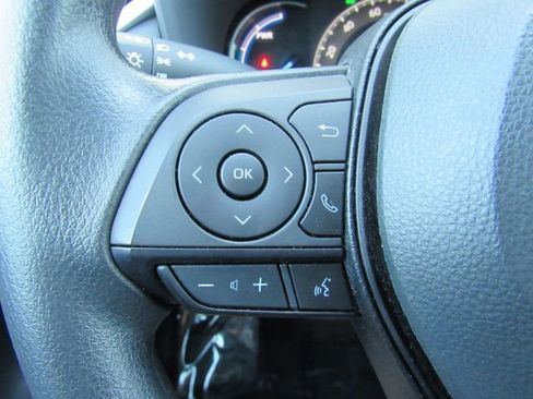 Used 2025 Toyota RAV4 LE image 32