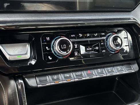 Used 2024 GMC Sierra 2500 AT4X image 32