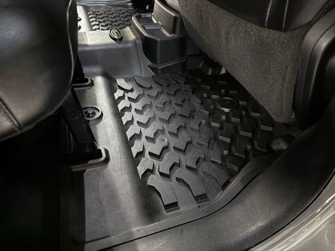 Used 2018 Jeep Wrangler Unlimited Sahara image 27