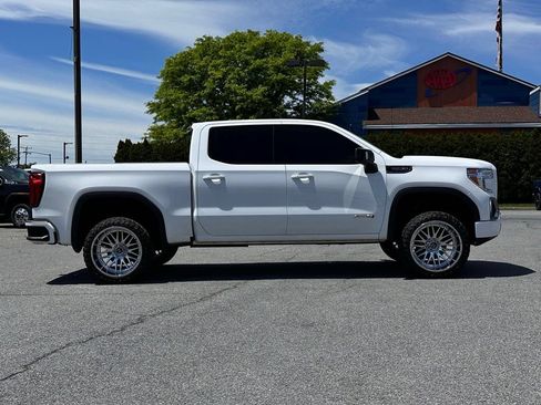 Used 2021 GMC Sierra 1500 AT4 w/ AT4 Value Package AWD/4WD image 3