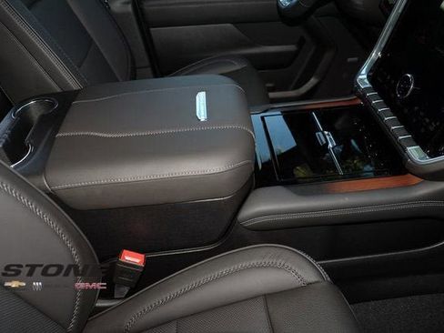 New 2025 GMC Yukon XL Denali w/ Sun & Power Step Package image 18