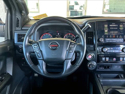 Used 2020 Nissan Titan PRO-4X w/ Pro-4x Convenience Package image 5