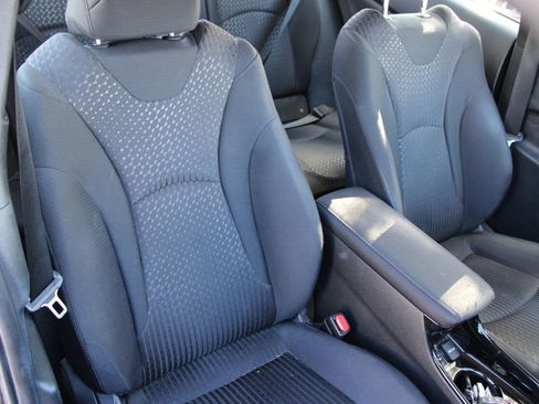 Used 2017 Toyota Prius Three w/ Carpet Mat Package FWD image 13