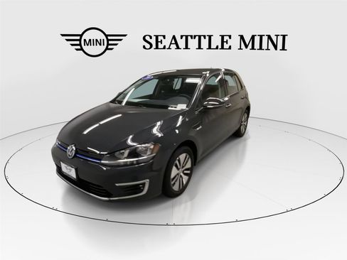 Used 2019 Volkswagen e-Golf SE w/ Driver Assistance Package FWD image 4