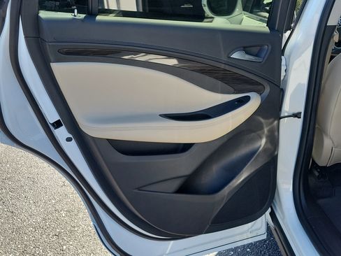Used 2019 Buick Envision Essence FWD image 13