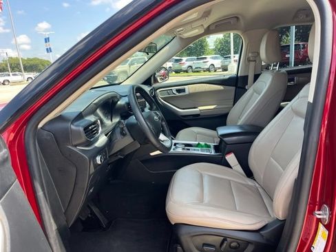 Used 2021 Ford Explorer XLT w/ Equipment Group 202A RWD image 12