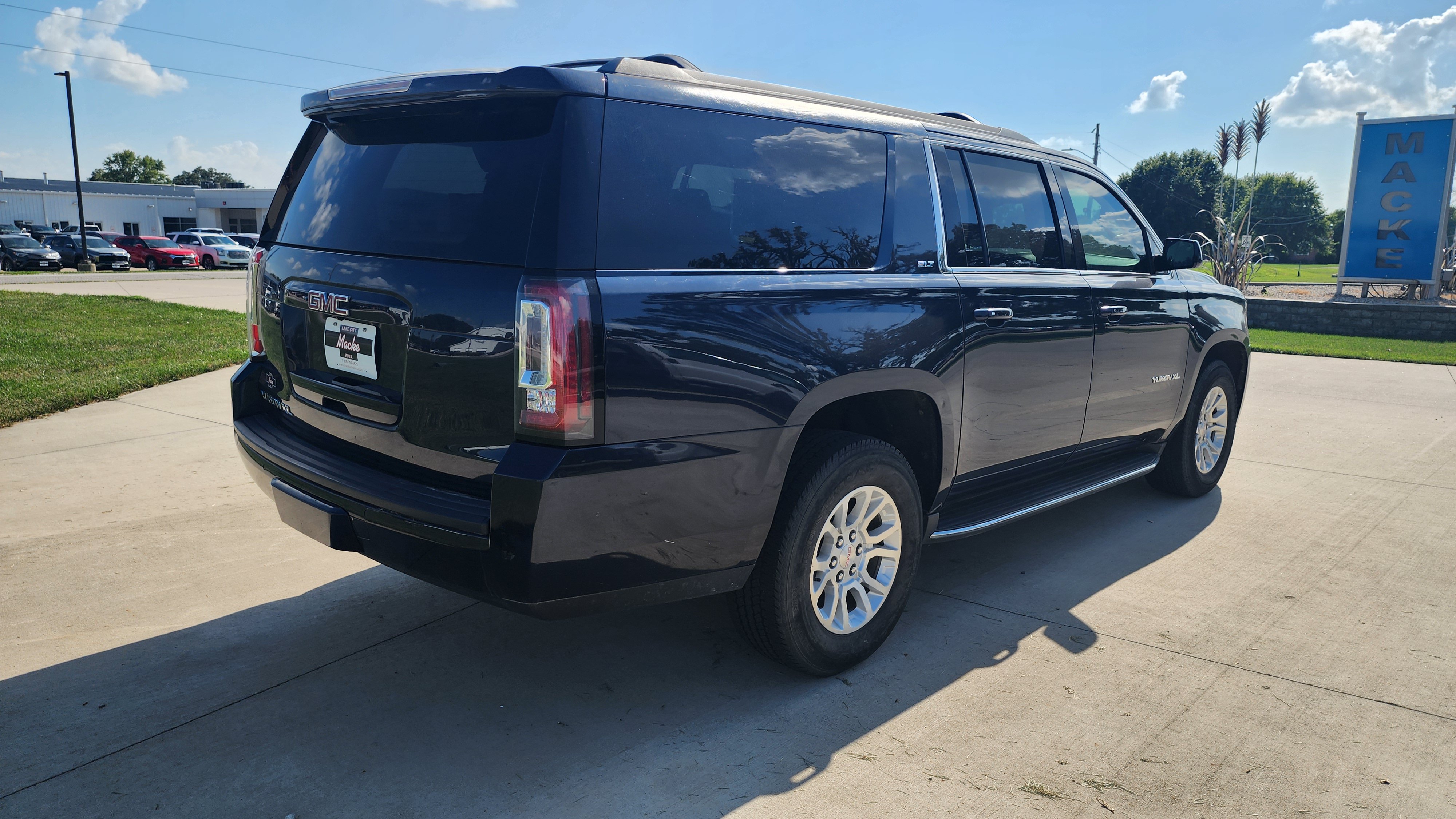 Used 2018 GMC Yukon XL SLT w/ Open Road Package AWD/4WD image 5