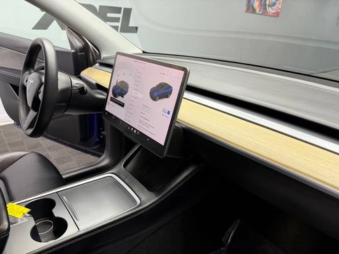 Used 2021 Tesla Model Y Long Range AWD/4WD image 46