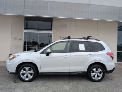 Used 2015 Subaru Forester 2.5i Premium w/ All-Weather Package AWD/4WD image 3