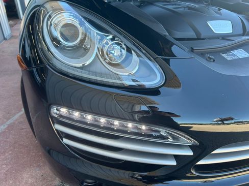 Used 2014 Porsche Cayenne Diesel AWD/4WD image 40