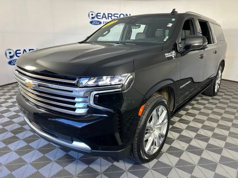 Used 2023 Chevrolet Suburban High Country w/ Premium Package 2 AWD/4WD image 1