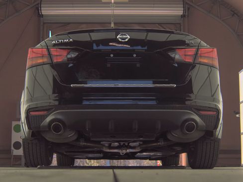 Used 2022 Nissan Altima 2.5 SR image 11