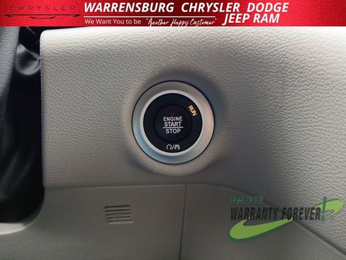 Used 2023 Chrysler Pacifica Touring-L image 28