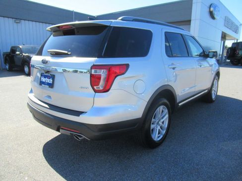 Used 2018 Ford Explorer XLT AWD/4WD image 5