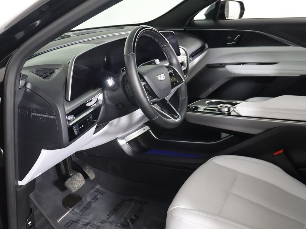 Used 2024 Cadillac Lyriq Sport RWD image 29